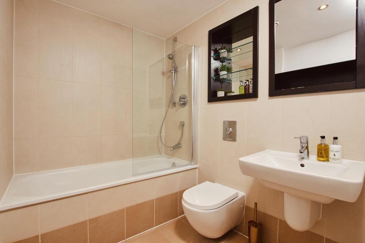 King Deluxe City Apt Large Space& Free Parking! No Balcony Leeds  Ngoại thất bức ảnh